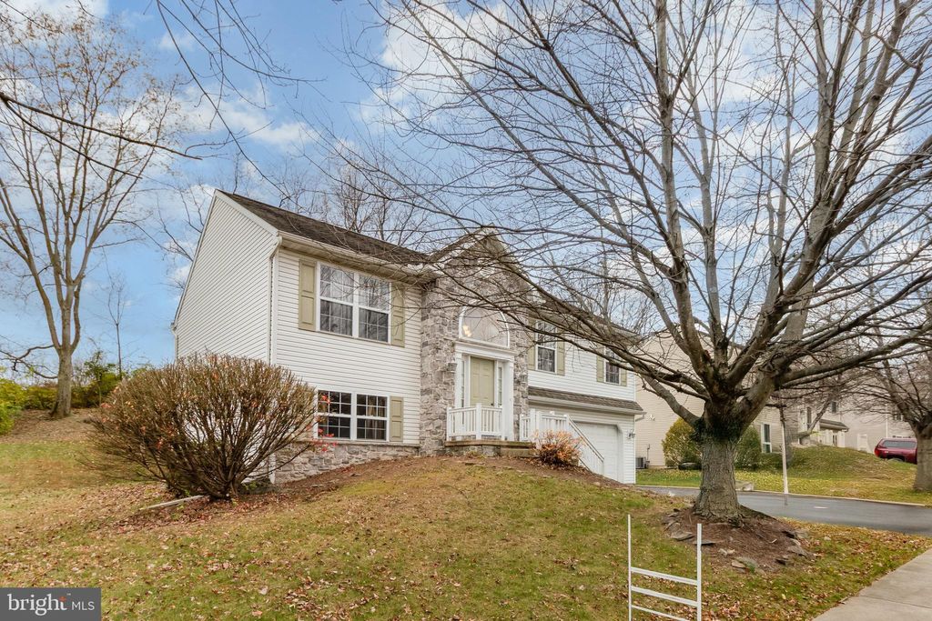Photo of 34 Devonshire Place, COLUMBIA, PA 17512 (MLS # PALA2079520)