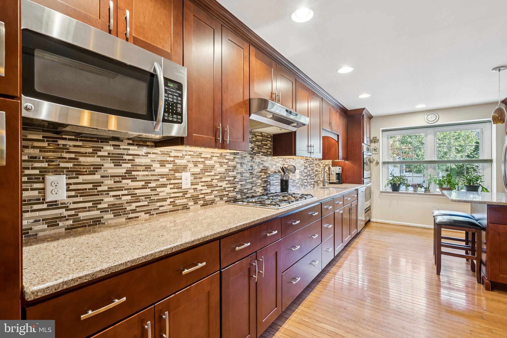 12 E MAPLE AVENUE 18