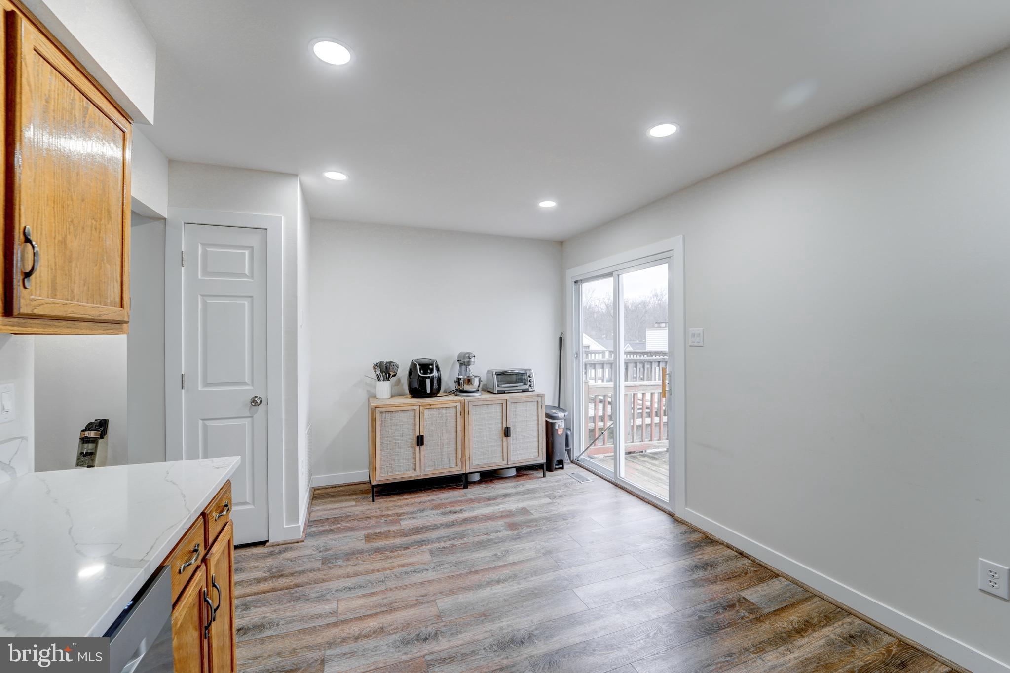 RIVERCHASE CONDOS - Residential