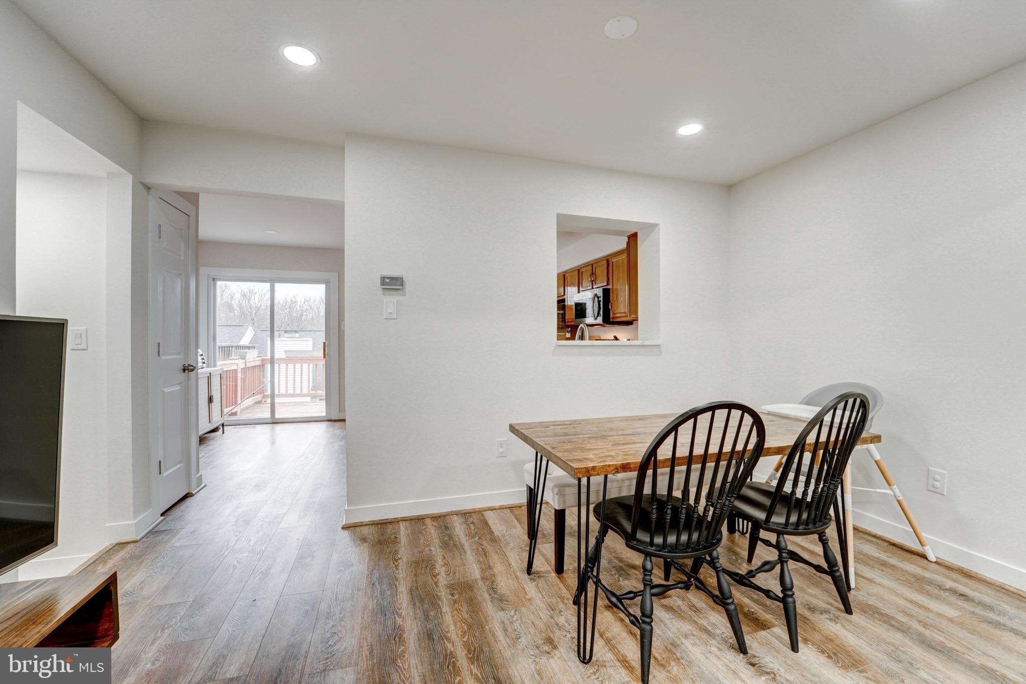 RIVERCHASE CONDOS - Residential