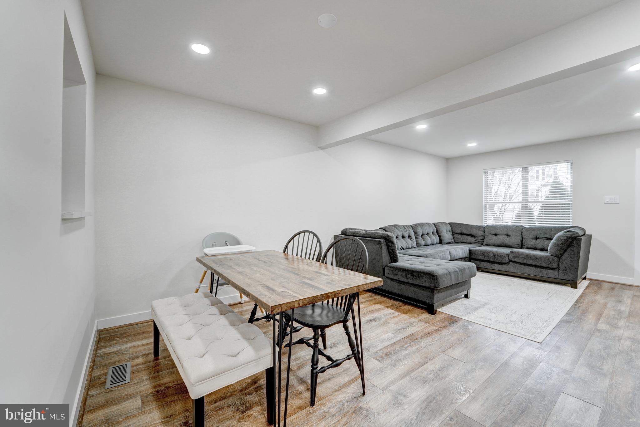 RIVERCHASE CONDOS - Residential