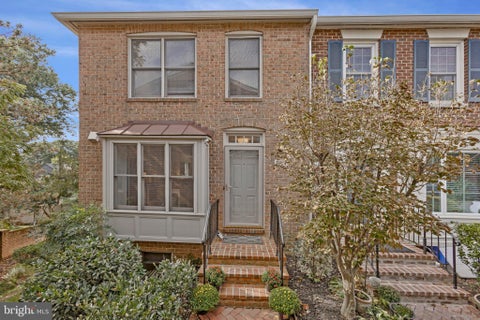 Photo of 2105 N Tazewell Court, ARLINGTON, VA 22207 (MLS # VAAR2080140)