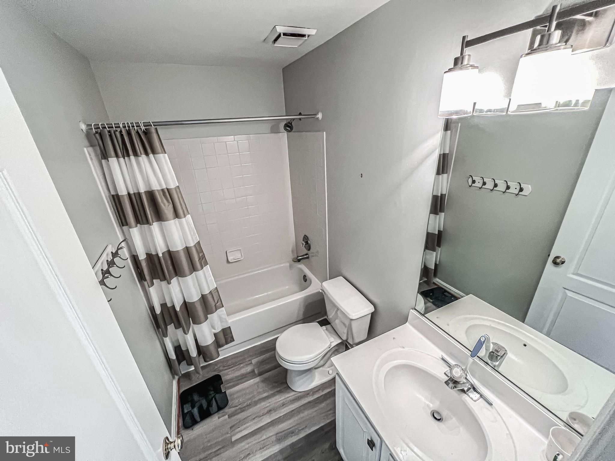 CENTRE RIDGE LAND BAY - Residential Lease