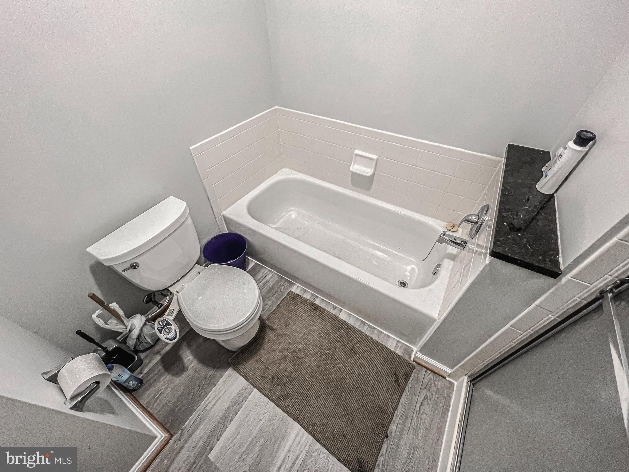 CENTRE RIDGE LAND BAY - Residential Lease