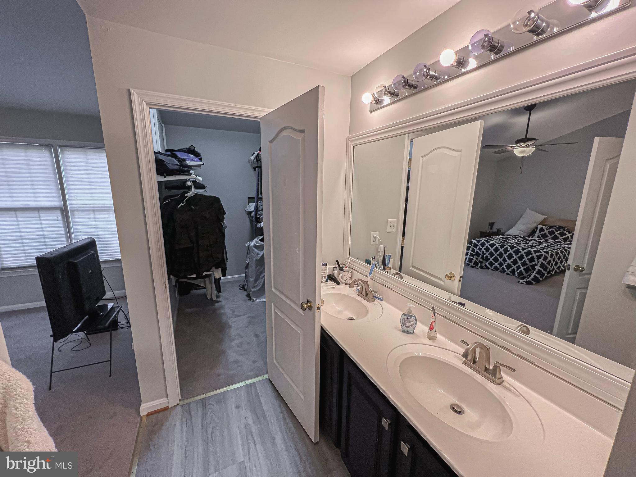 CENTRE RIDGE LAND BAY - Residential Lease