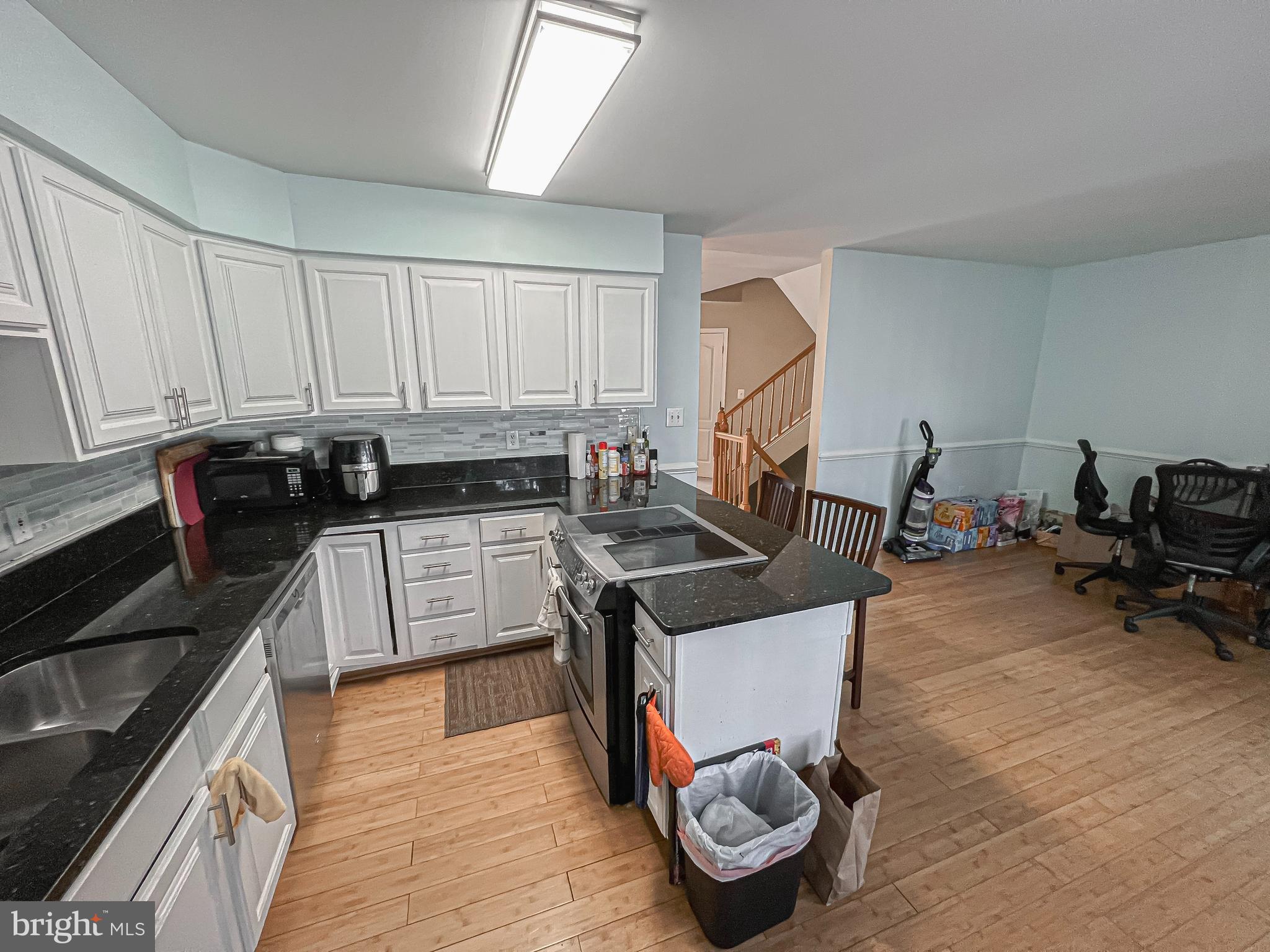 CENTRE RIDGE LAND BAY - Residential Lease