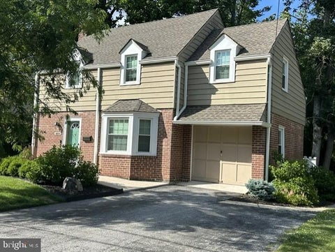 Homes For Sale - 809 Woodsdale Road<br/> WILMINGTON, DE 19809