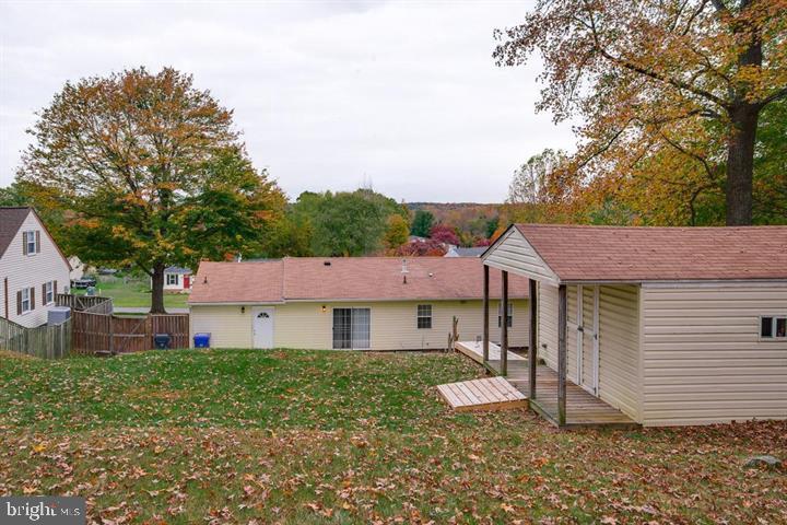 LAUREL BRANCH SUB - Residential Lease