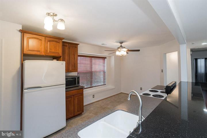 LAUREL BRANCH SUB - Residential Lease