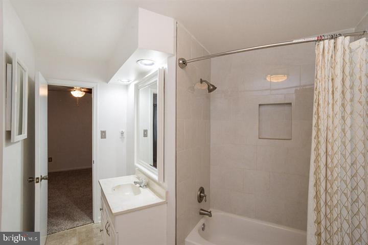 LAUREL BRANCH SUB - Residential Lease