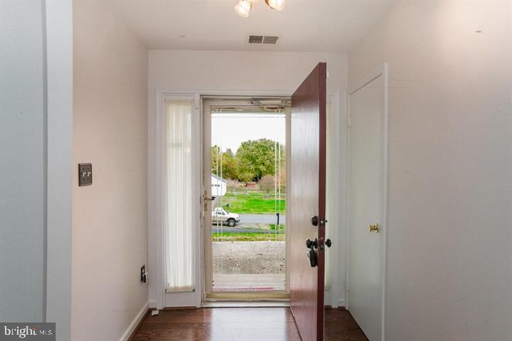 LAUREL BRANCH SUB - Residential Lease