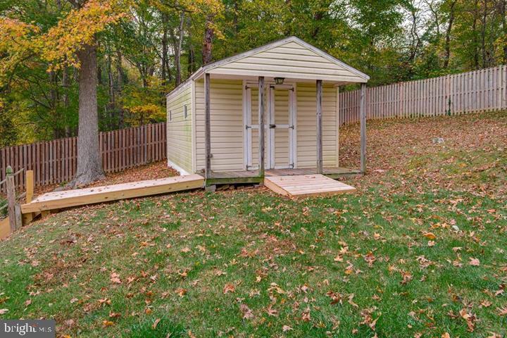 LAUREL BRANCH SUB - Residential Lease