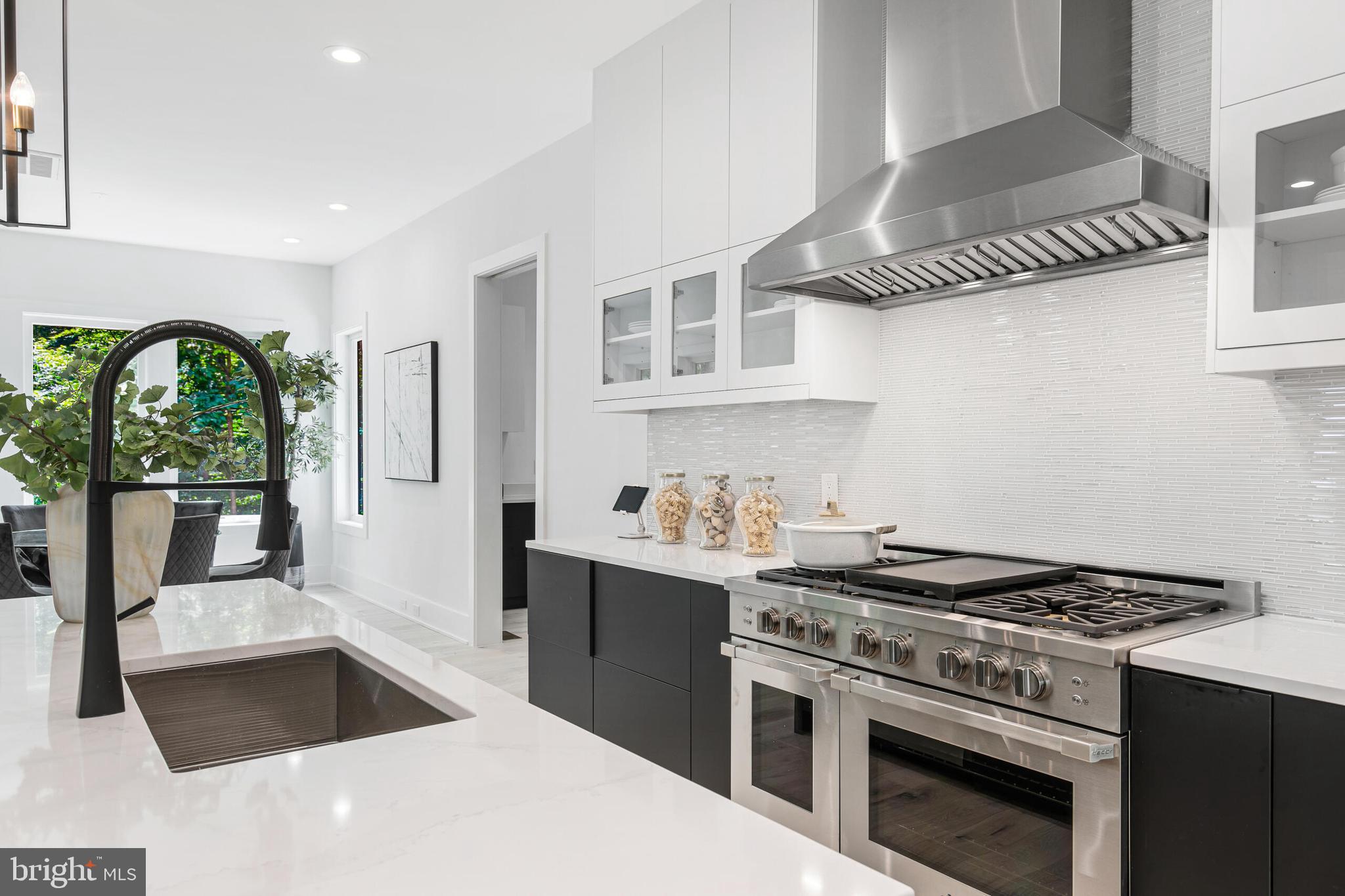 RIVER OAKS - Residential