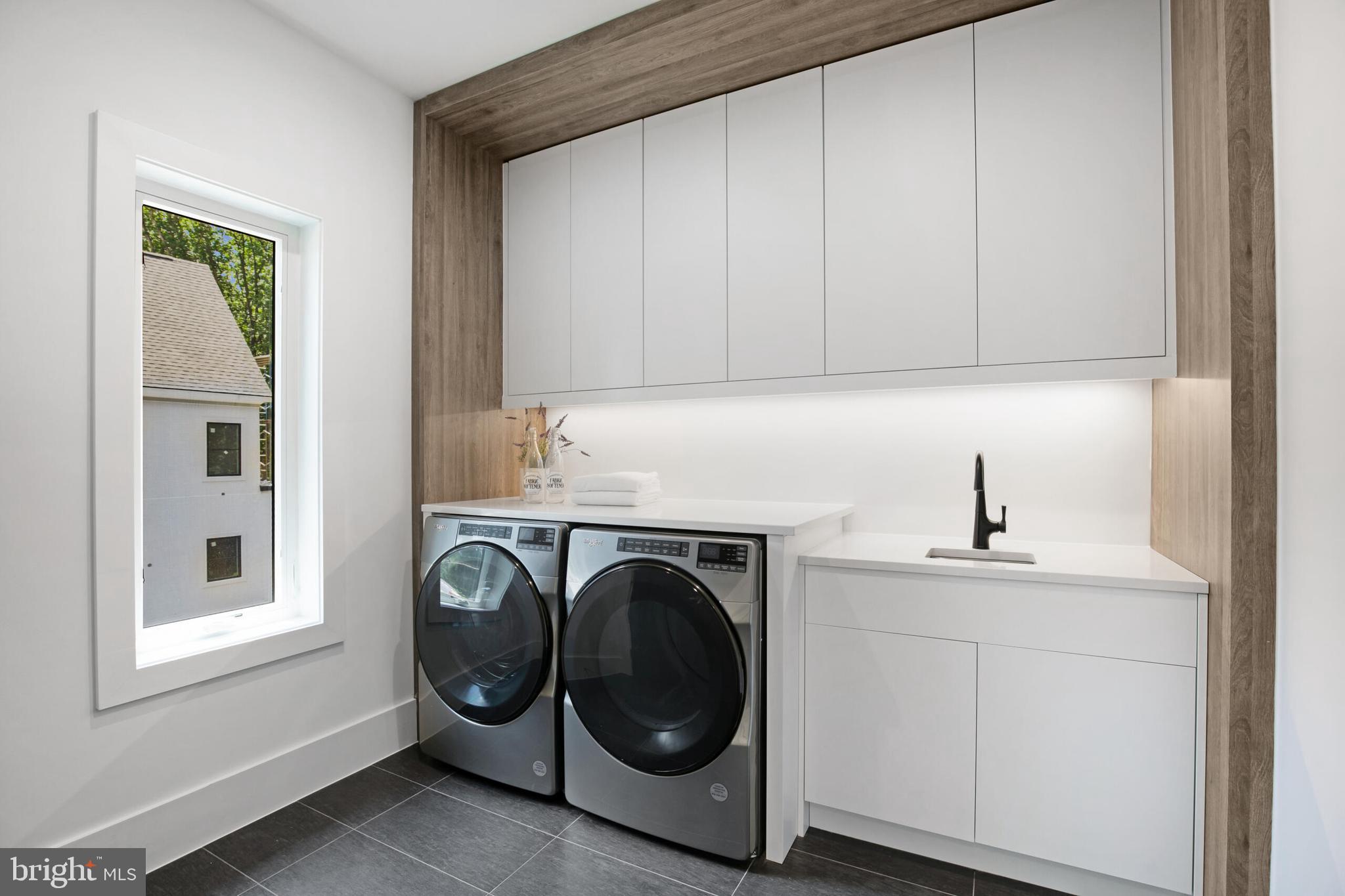 RIVER OAKS - Residential