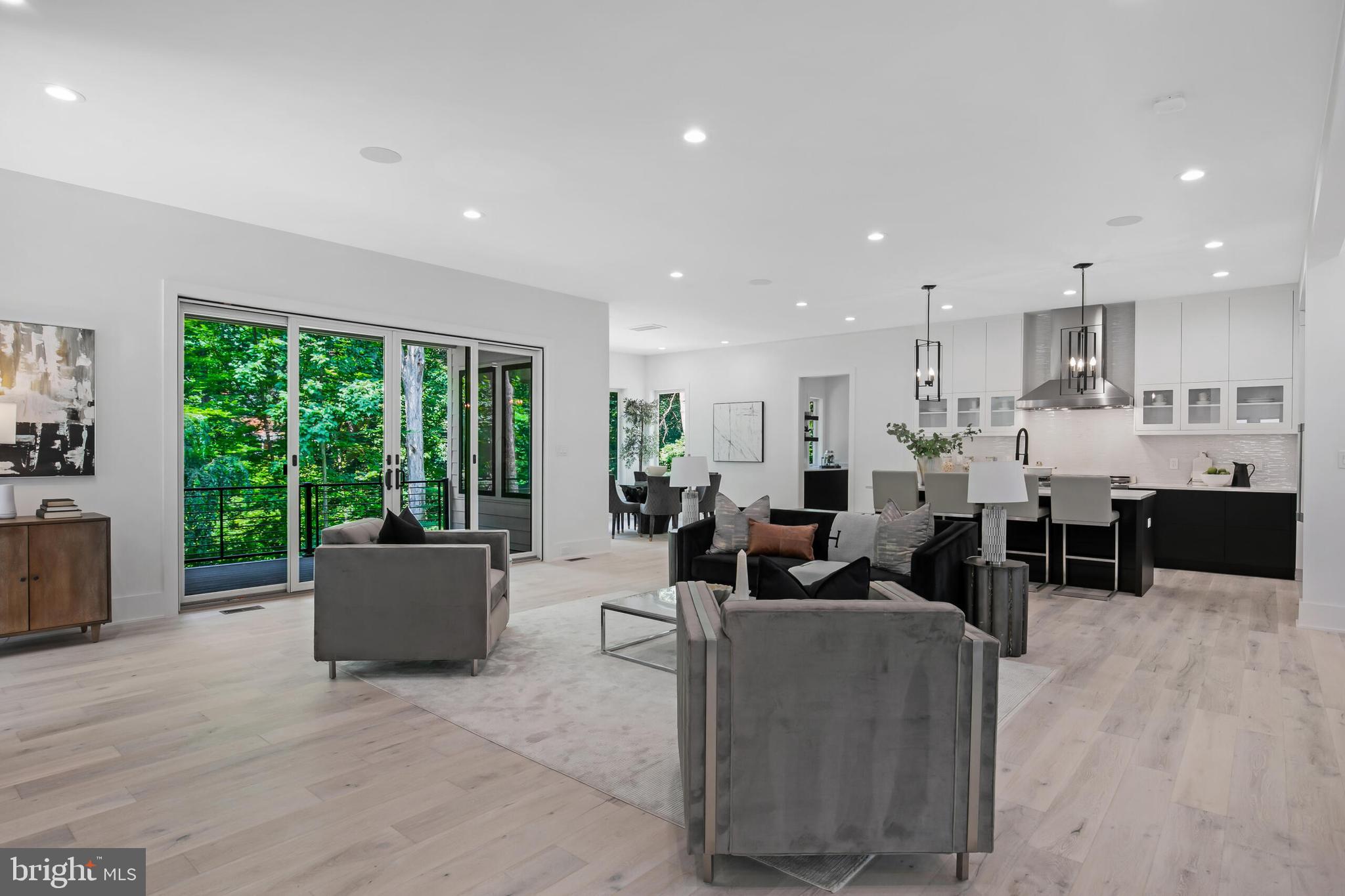 RIVER OAKS - Residential