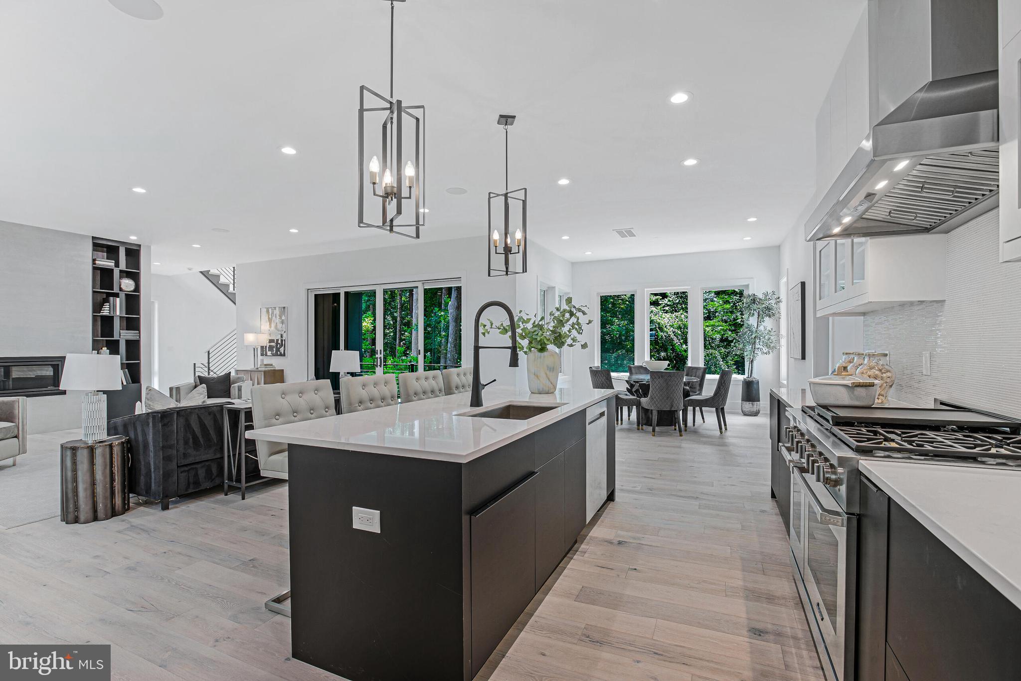 RIVER OAKS - Residential