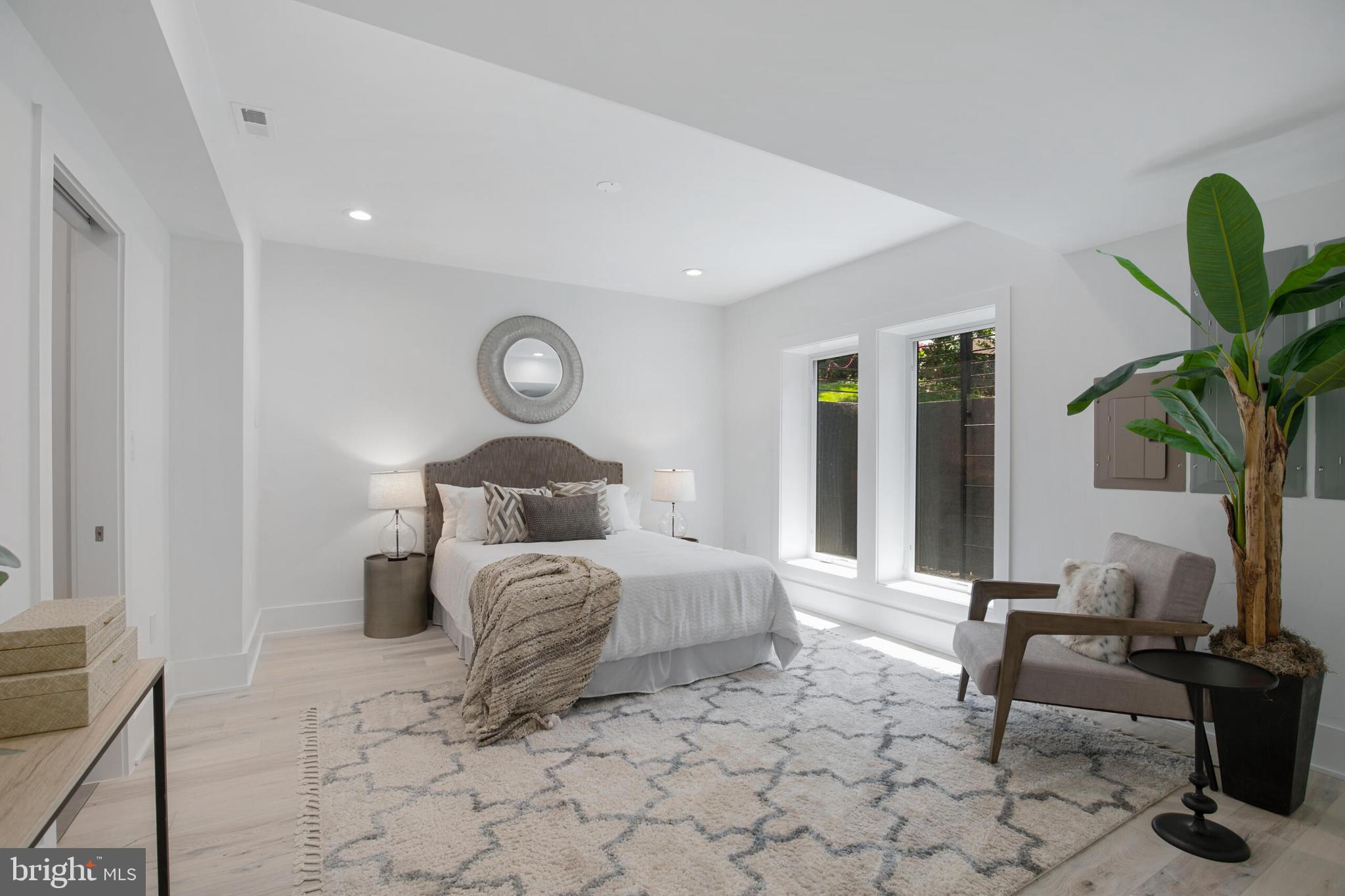 RIVER OAKS - Residential