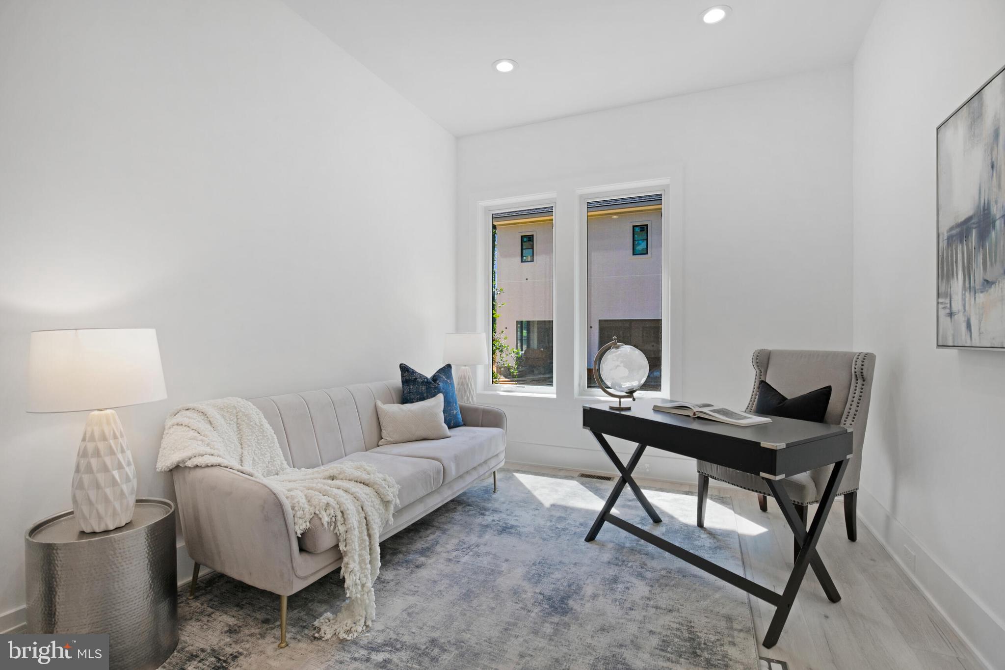 RIVER OAKS - Residential