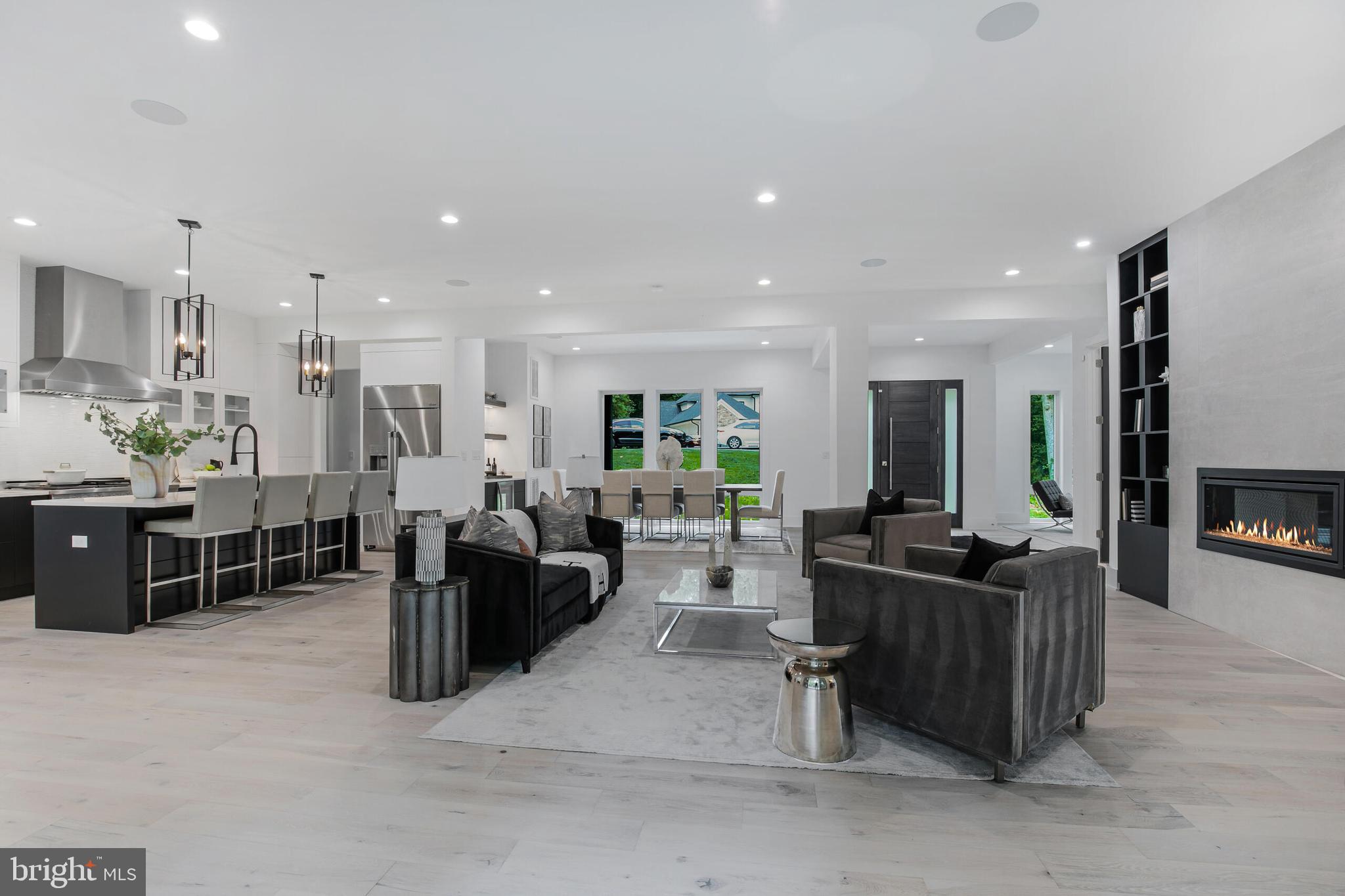 RIVER OAKS - Residential