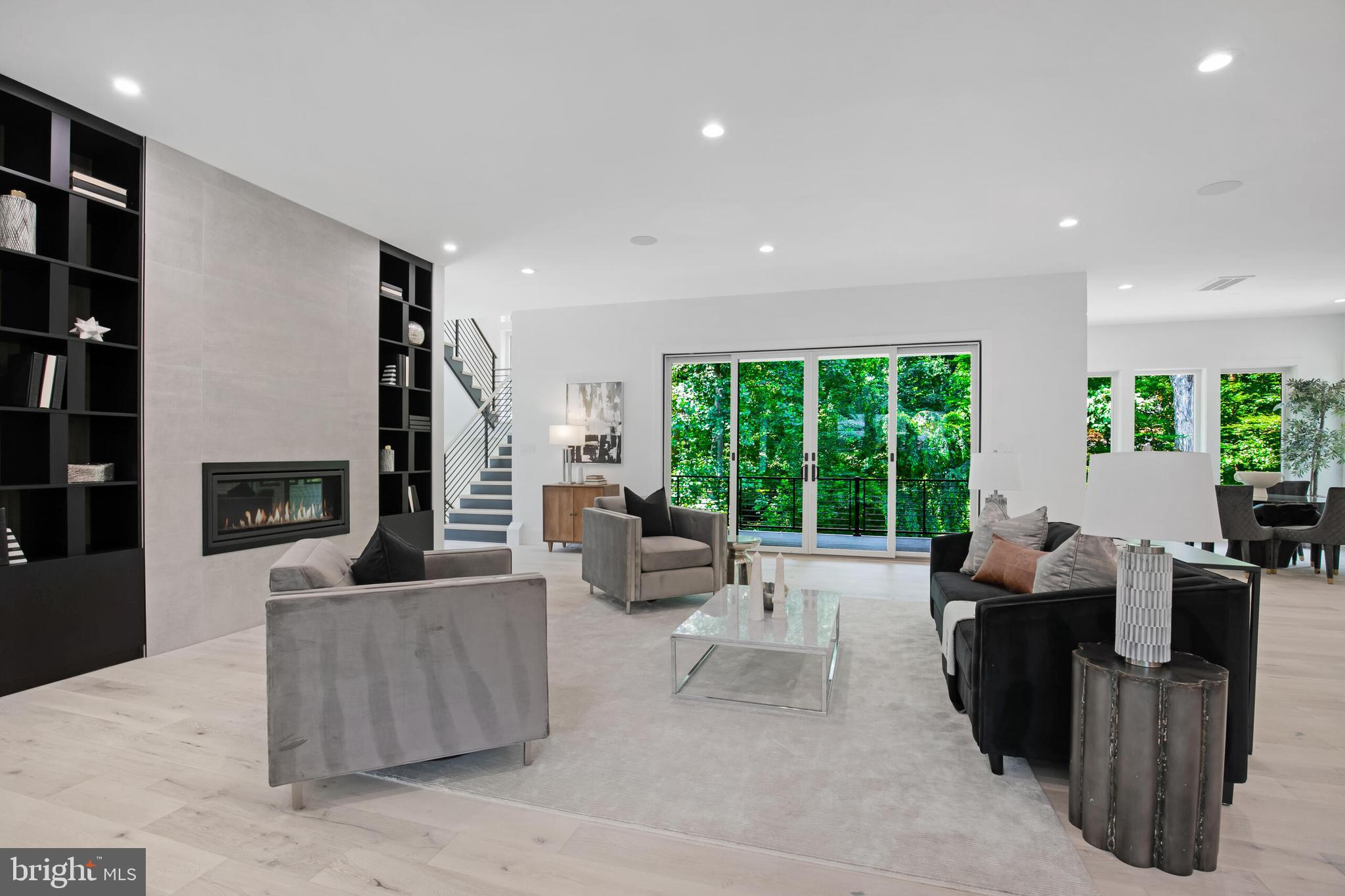 RIVER OAKS - Residential