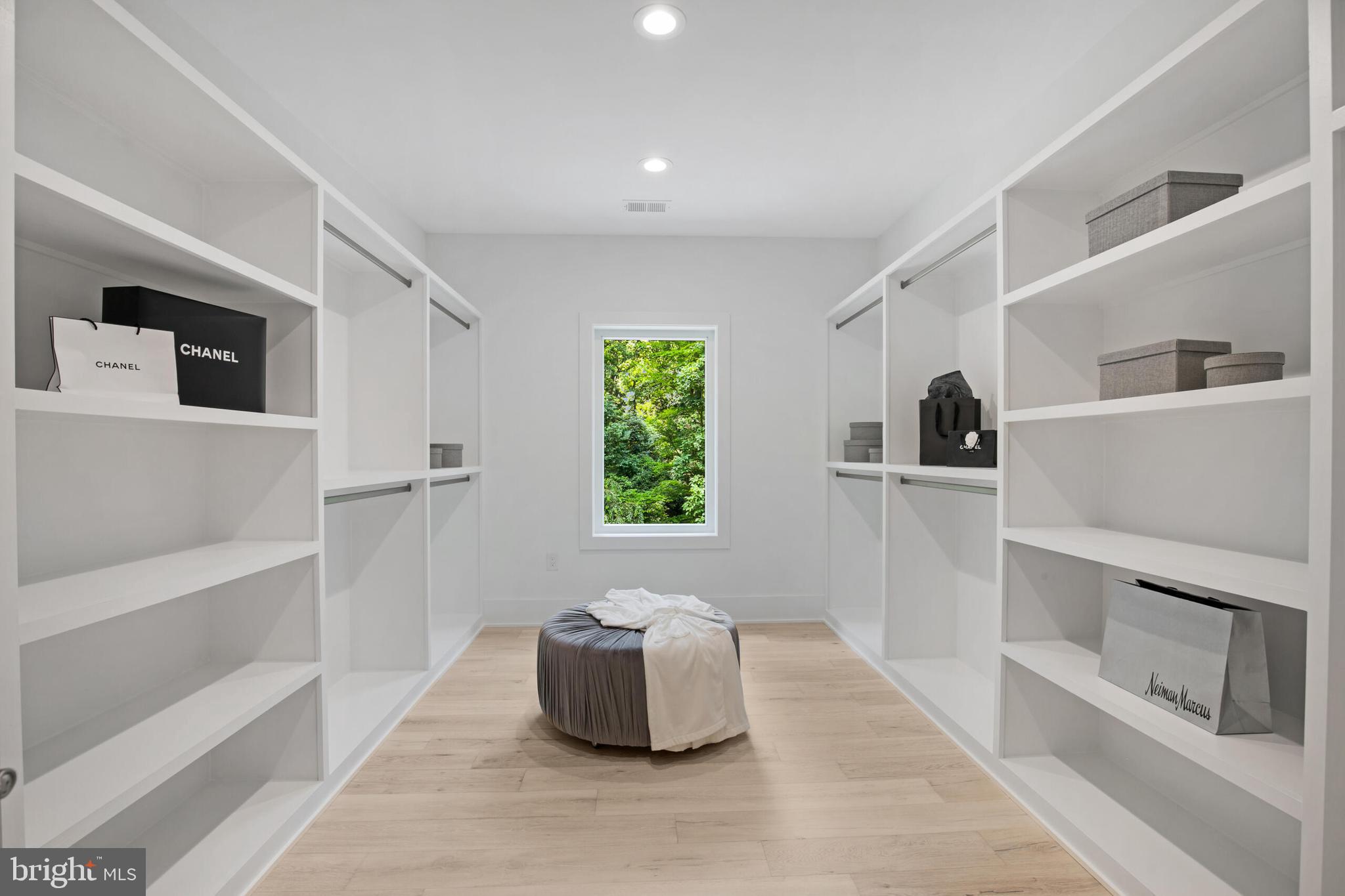 RIVER OAKS - Residential