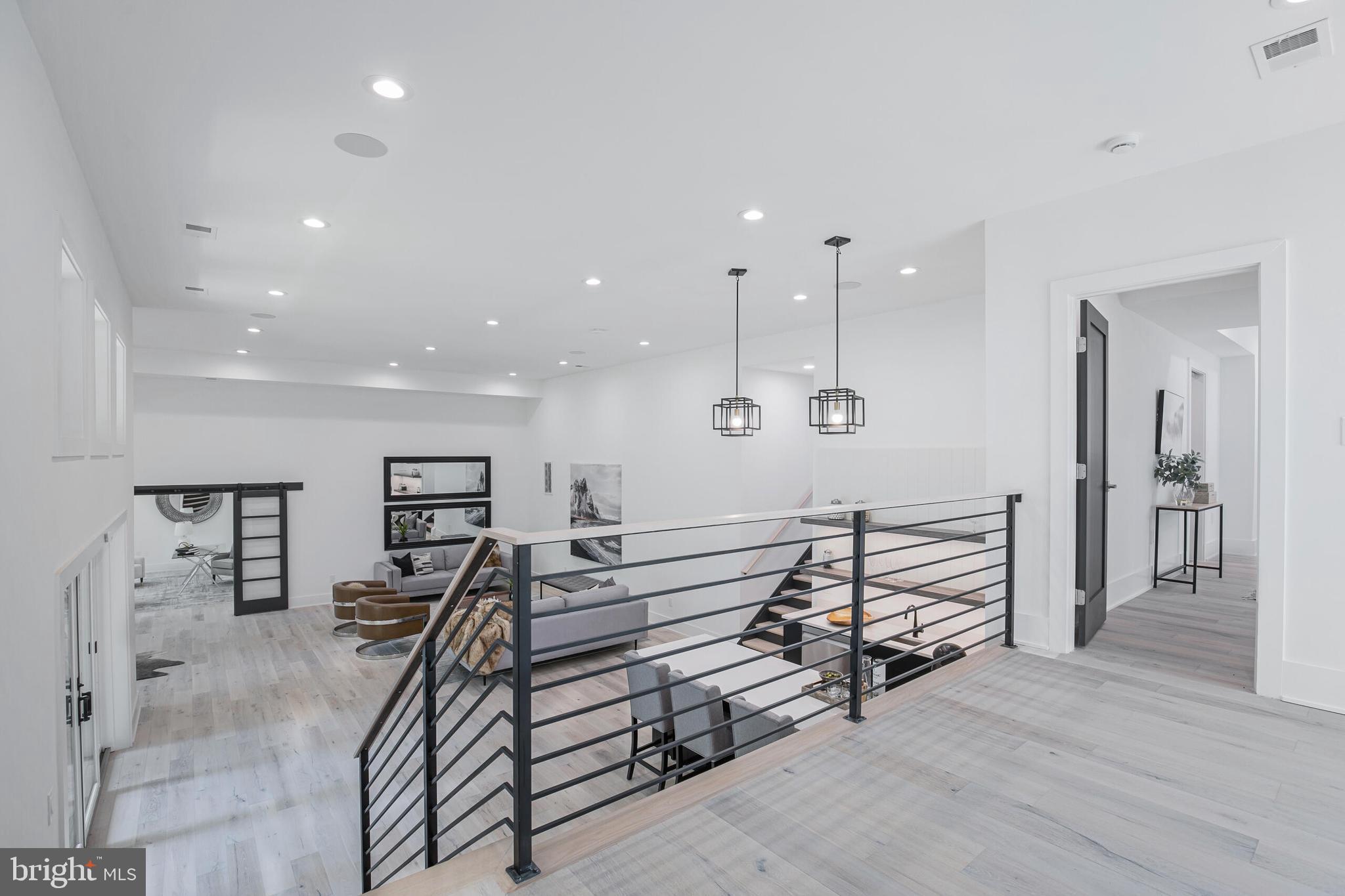 RIVER OAKS - Residential