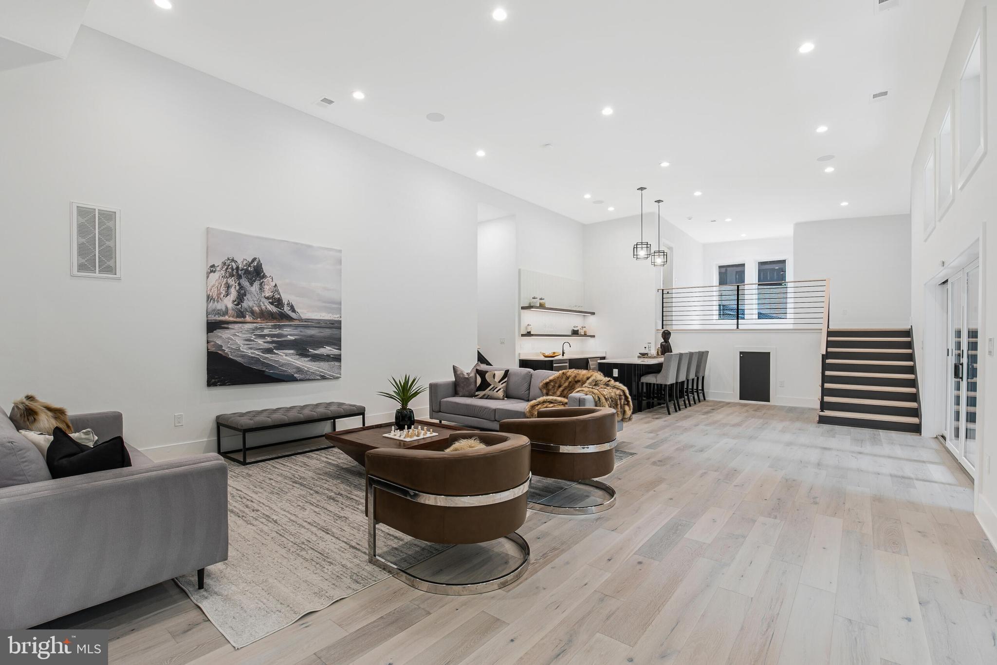 RIVER OAKS - Residential