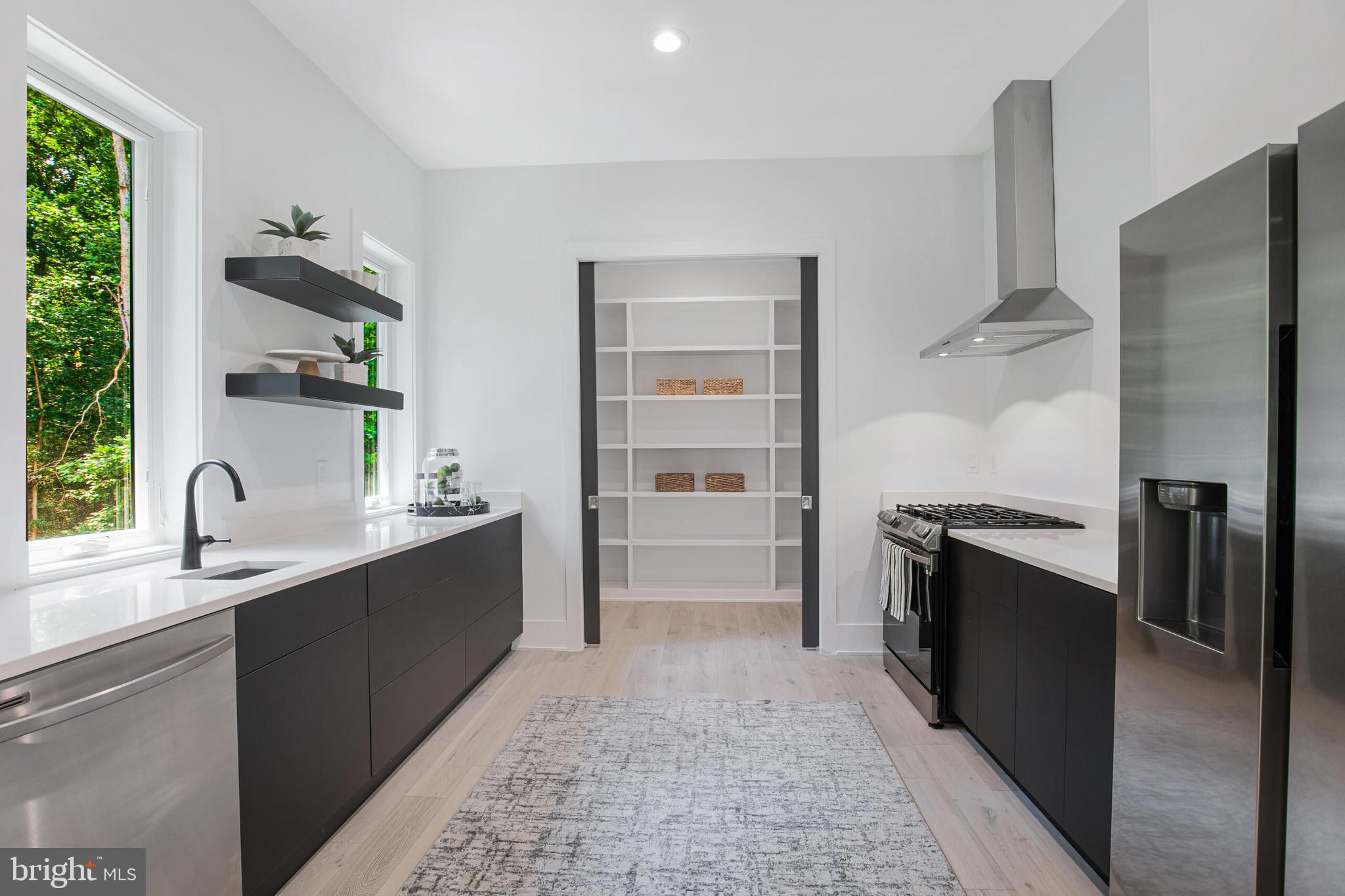 RIVER OAKS - Residential