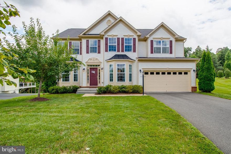 PRISTINE 6BR/5BA SFH with ALL levels finished boasting 4,500+ fin sq/ft & TONS of builder upgrades/extensions! Nestled on .51-acre PRIVATE lot backing to serene WOODS & situated on QUIET cul-de-sac! Open, airy floor plan boasts MAIN LEVEL Bedroom/Study & FULL Bath!  Dining & Living Rooms with sun-drenched BAY windows & CUSTOM mouldings! Gourmet Kitchen with GLEAMING HDWDs, AMPLE 42" cabs, GRANITE & HUGE center island opens to Breakfast Nook & SUNROOM! Sunroom with SOARING cathedral ceiling & GLEAMING HDWDs! Spacious Family Room with COZY gas fireplace! Master Bedroom Retreat with DRAMATIC cathedral ceiling, GIGANTIC W/I closet & LUXURY Master Bath with TILE floor, DOUBLE vans, sep shower & soaking tub! 5 bedrooms on Upper Level! 3 full baths on Upper Level! Builder option 5th Bedroom on Upper Level with Full Bath ENSUITE! Finished LL with WALK-OUT elevation, SUNLIT Rec Room, Full Bath, Den w/WET BAR rough-in & ample storage (room for future bedrooms)! NEW neutral carpet & FRESH neutral paint throughout (2019)! MOVE-IN ready! PERFECT location--minutes to shopping, schools, medical facilities, VRE & major commuter routes!