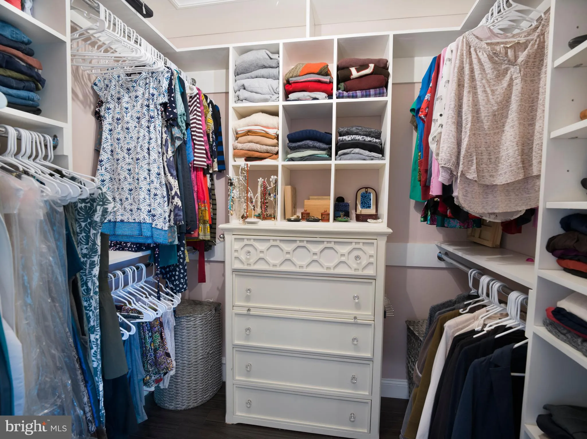 Ardmore, Pennsylvania 19003, United States, 5 Bedrooms Bedrooms, ,5 BathroomsBathrooms,Residential,Pending,133649