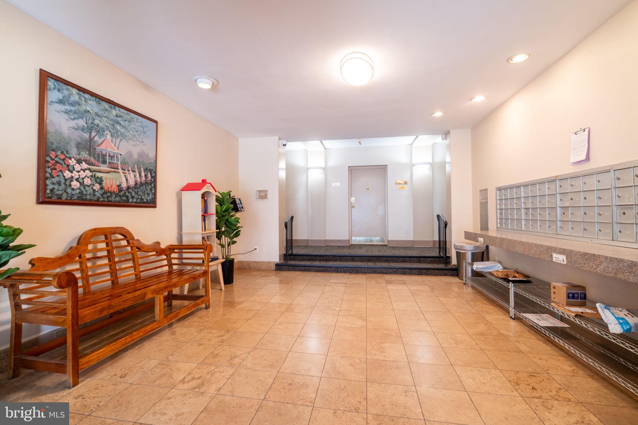 LYON VILLAGE - Residential