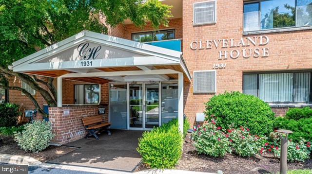 LYON VILLAGE - Residential