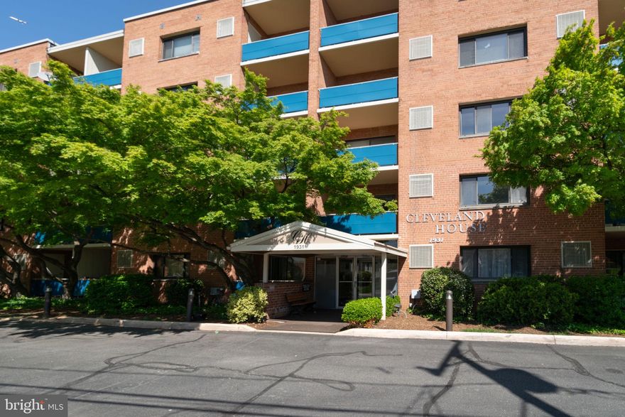 Lovely 816 sq ft 2 Bedroom, 1 Bath condo in a fabulous location. You are greeted by a spacious living room with light pouring in from the newer sliding glass doors that lead to your own private balcony.  Enjoy a cozy galley kitchen, tons of closet space, full bath in hallway and  2 generous sized bedrooms with loads of windows. Unit comes with a private storage unit as well. Low condo fee includes all utilities except electric, phone and internet. Laundry is on each floor of the building. Large parking lot provides plenty of guest parking and a reserved owner spot.
The Cleveland House condominium is ideally located in one of the most sought after and convenient neighborhoods in Arlington.  Enjoy the lovely weather with Custis and W&OD trail nearby and a 3 minute walk to Lyon Village Park. In addition there are abundant options for shopping, dining and everyday errands with Mom's Organic Market, CVS, the Italian Store, Cold Stone Creamery, Starbucks, Courthouse movie theater, Whole Foods , Clarendon Commons and more! Five blocks to the Courthouse Metro, 1 mile to Clarendon and 10 minutes to Georgetown /DC. Moments to I-66 and all points West and 15 minutes to Reagan Airport.