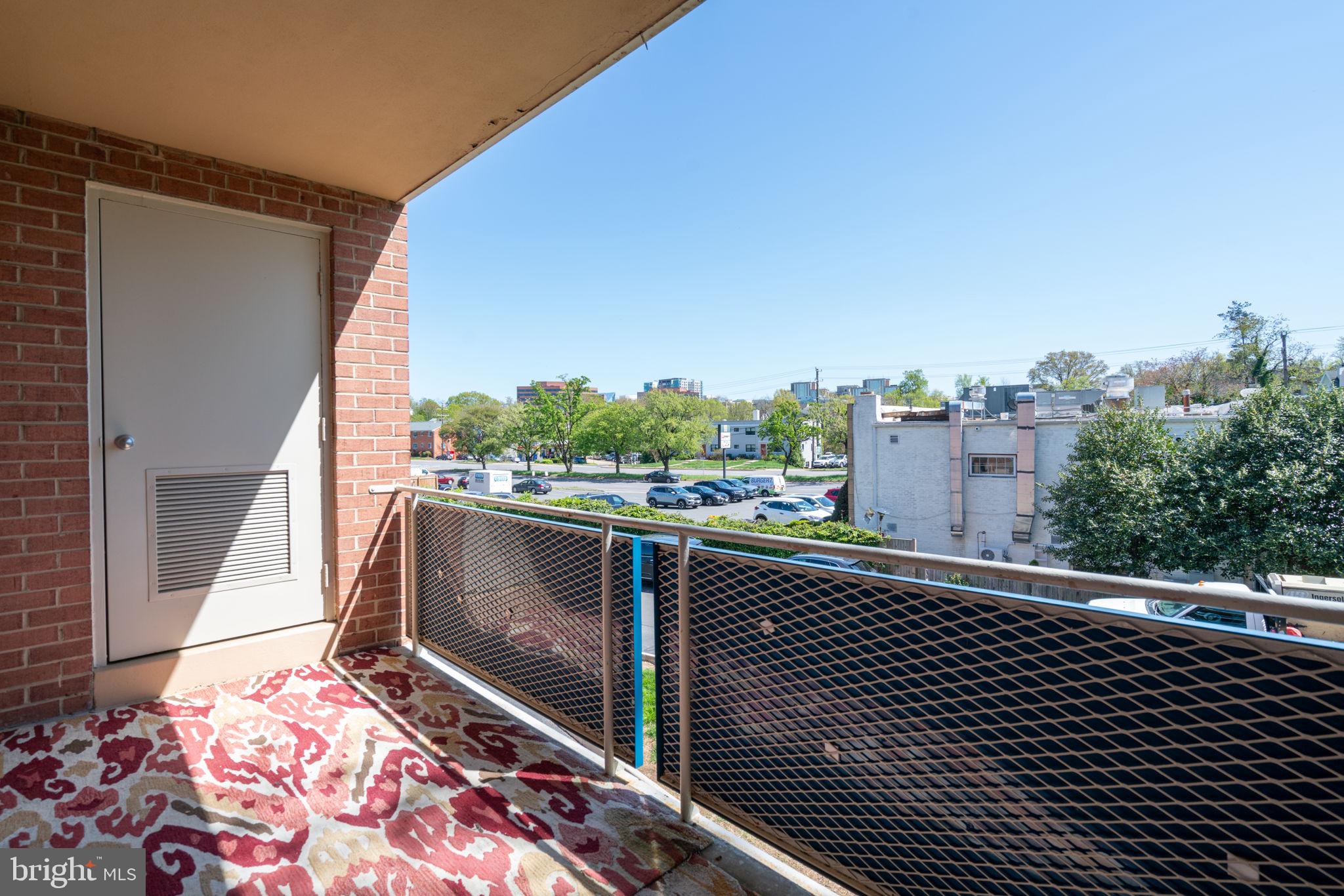 LYON VILLAGE - Residential