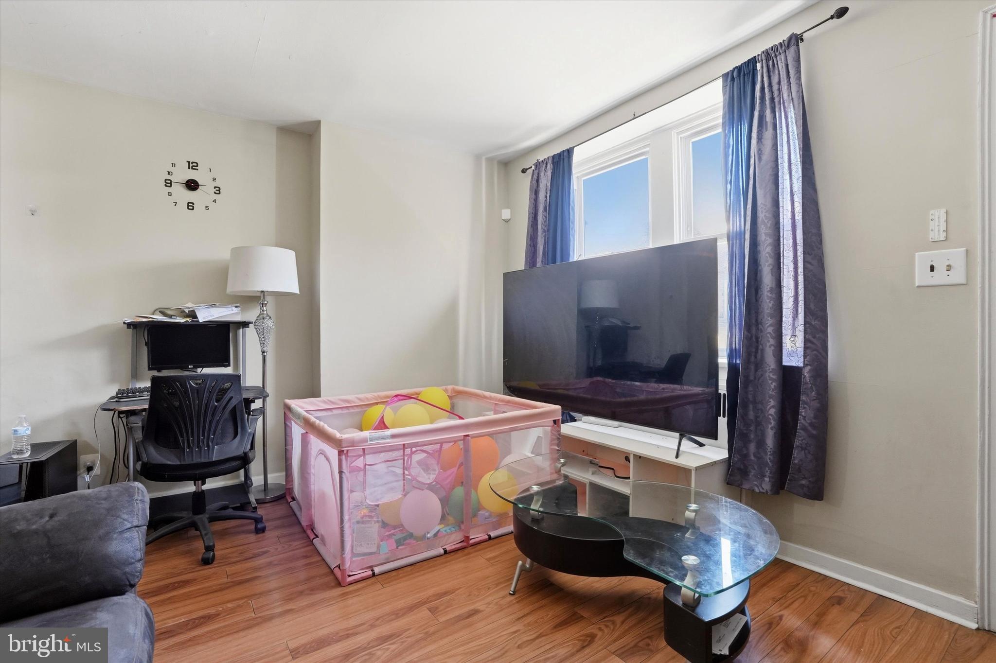 OXFORD CIRCLE - Residential Income