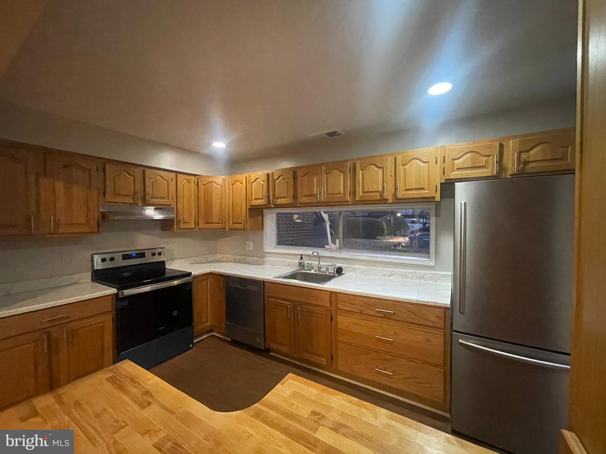 GOLF COURSE ISLAND - Residential Lease