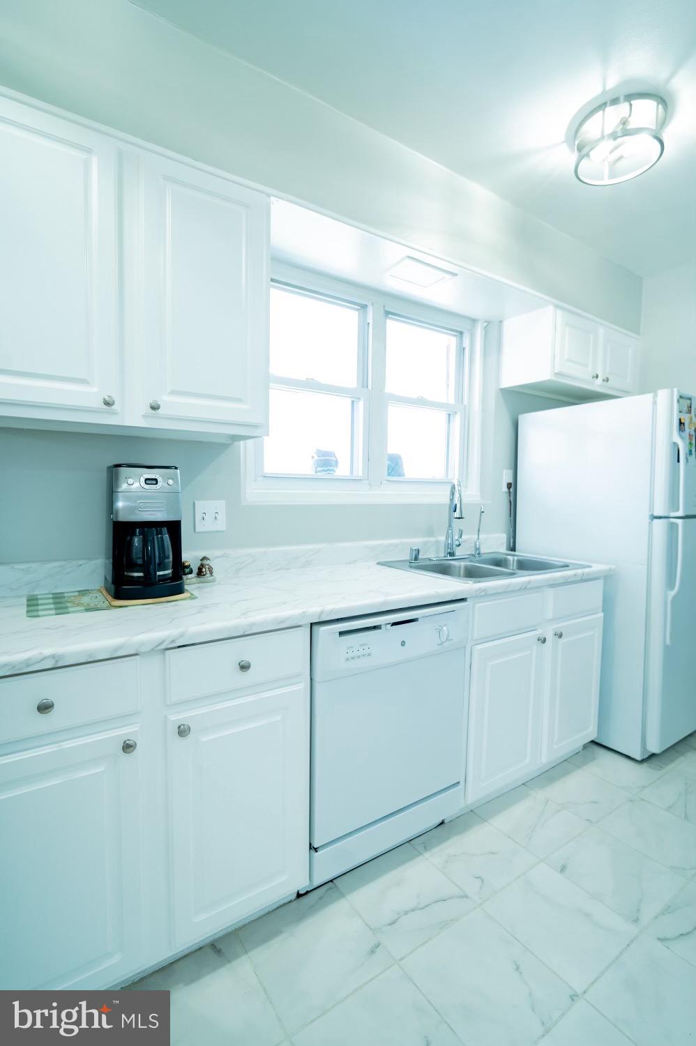 CAROLE HIGHLANDS - Residential