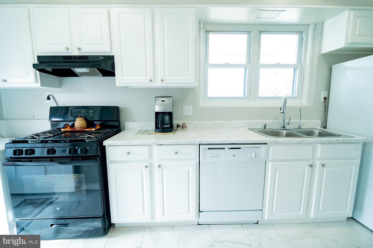 CAROLE HIGHLANDS - Residential