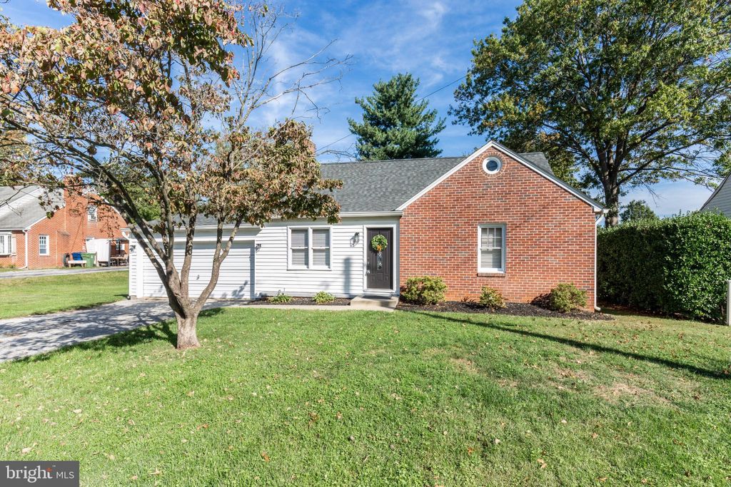 Photo of 304 Anita Drive, WESTMINSTER, MD 21157 (MLS # MDCR2030566)