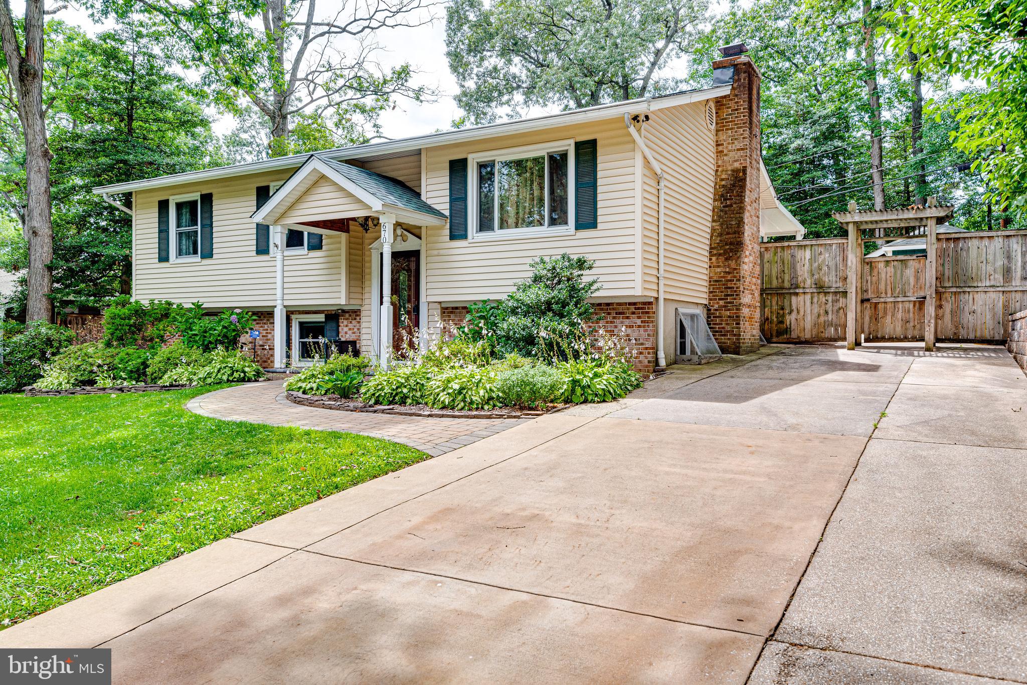 BENFIELD MANOR - Residential