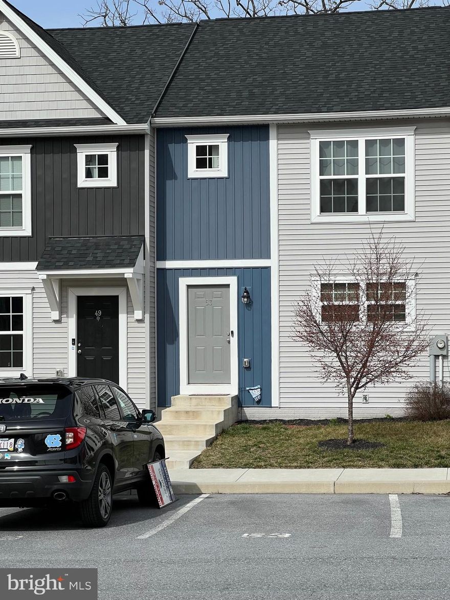 Welcome to Bridal Creek . This townhome offers 4 bedrooms, 3 1/2 baths.  There is a large kitchen with
dining area. Living room with sliding door onto deck.  Primary bedroom with walk in closet and private bath.
Fully finished walk out basement with family room and bedroom and full bathroom. Security system & video
onsite.