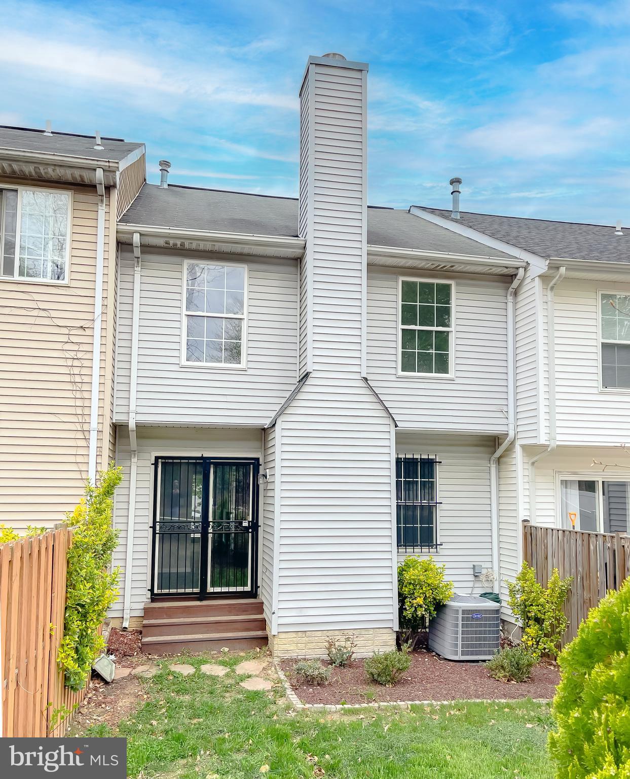 SOUTH HAMPTON - Residential