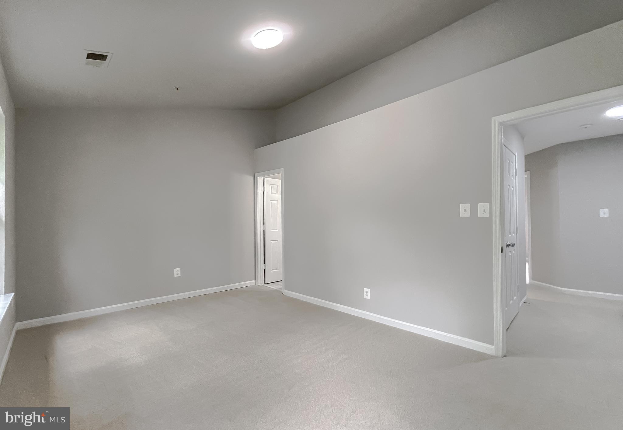 SOUTH HAMPTON - Residential