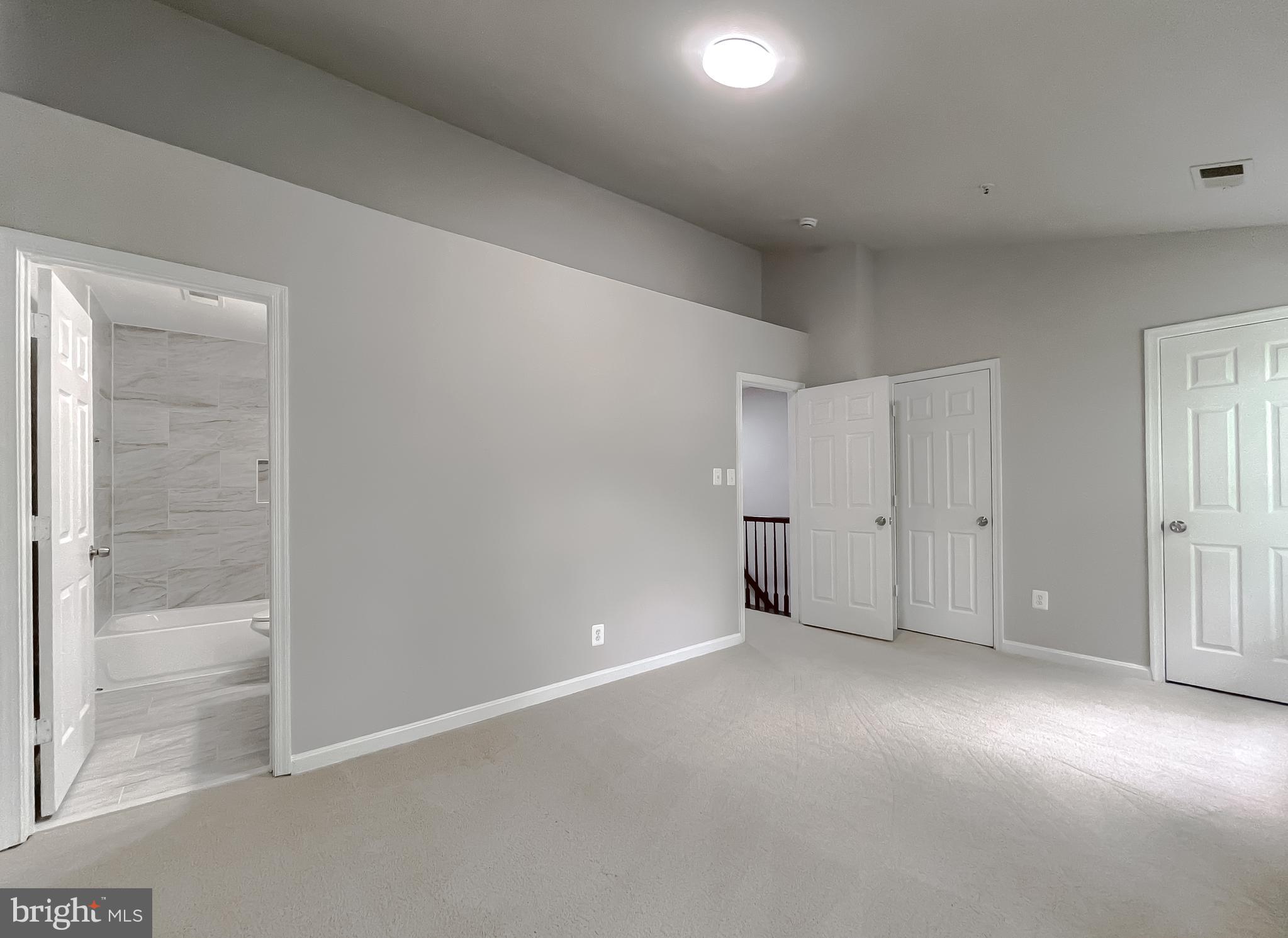 SOUTH HAMPTON - Residential