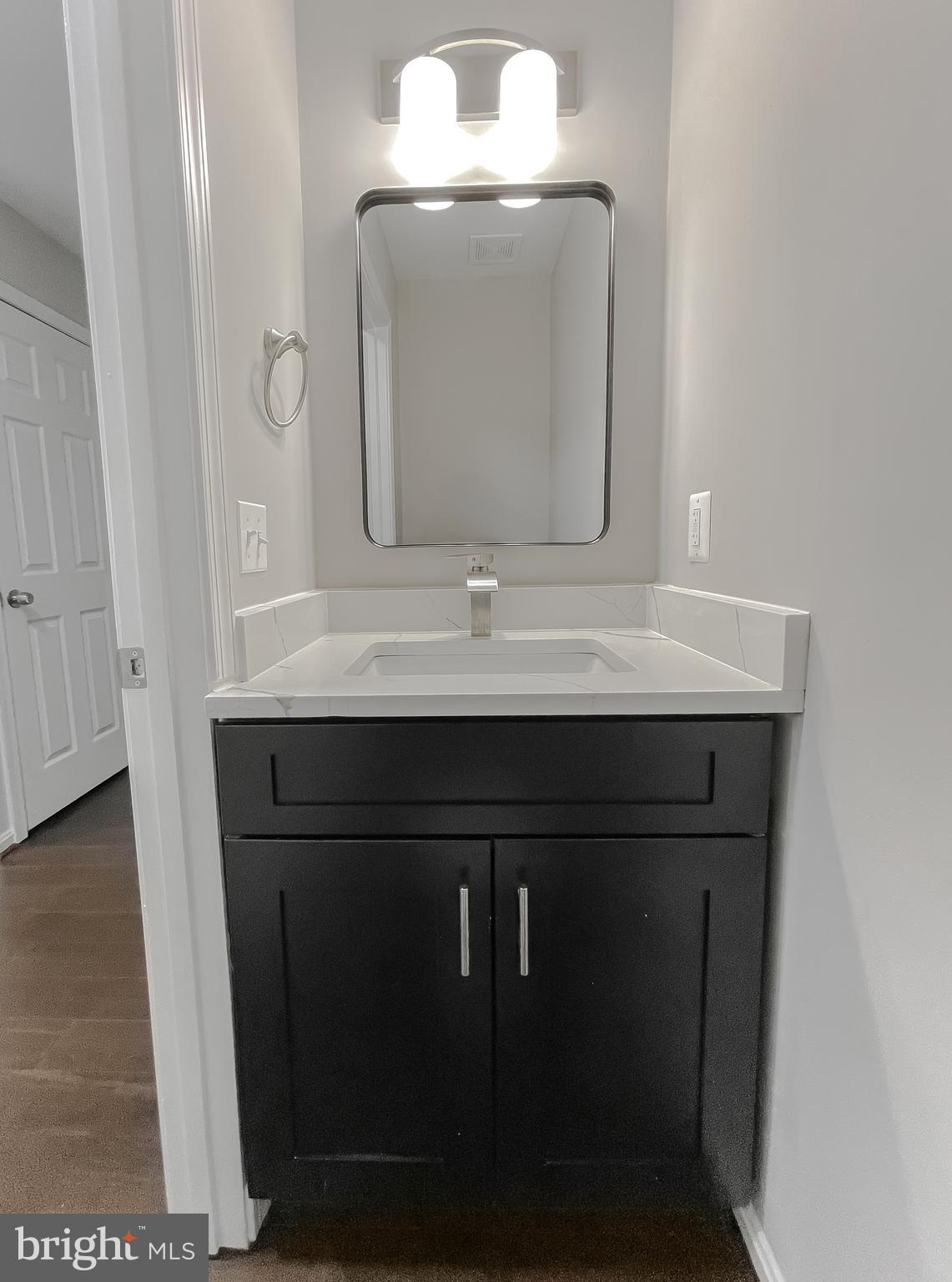 SOUTH HAMPTON - Residential