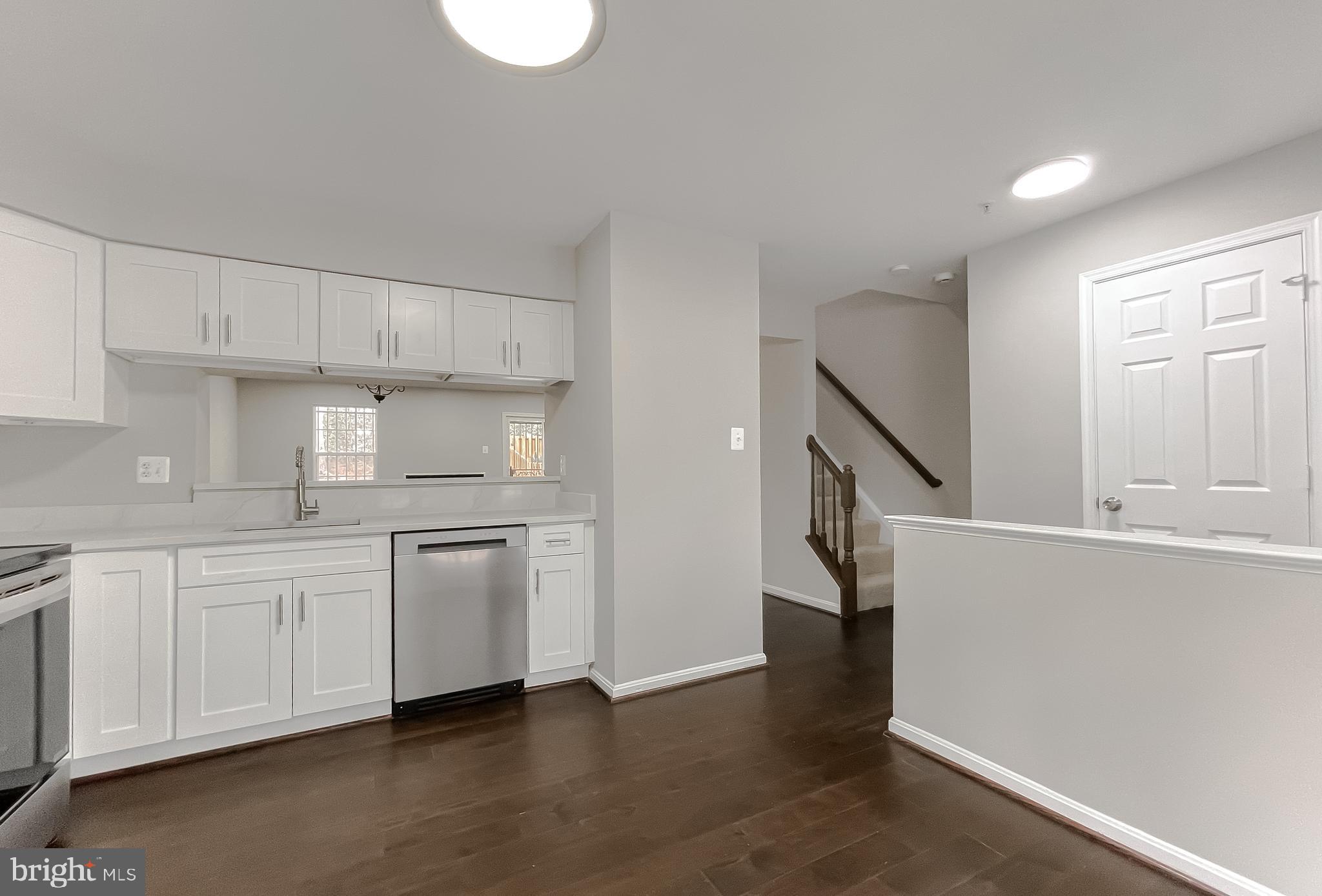 SOUTH HAMPTON - Residential