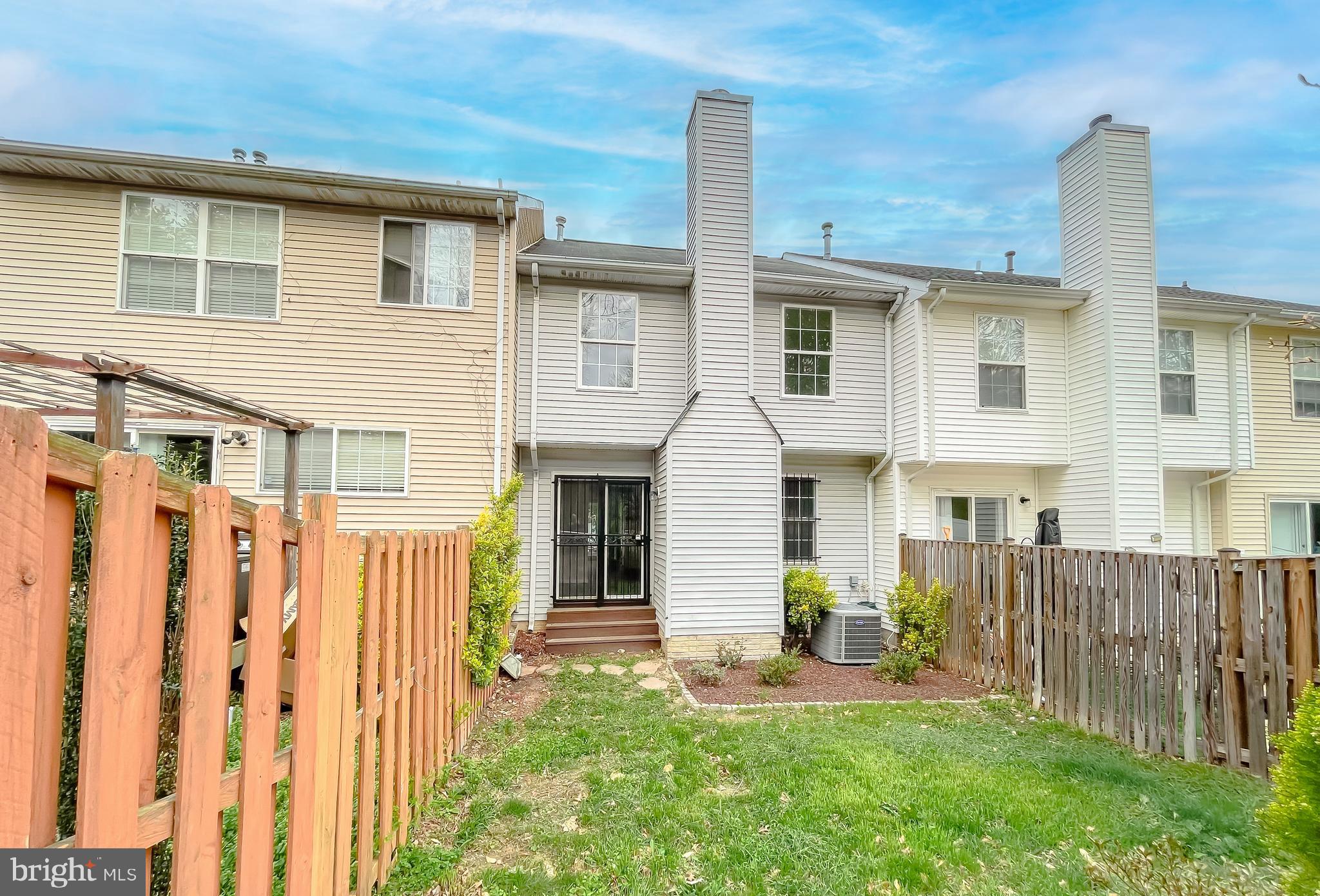 SOUTH HAMPTON - Residential