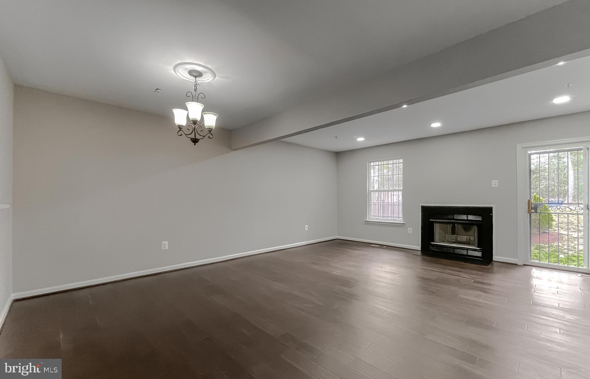 SOUTH HAMPTON - Residential