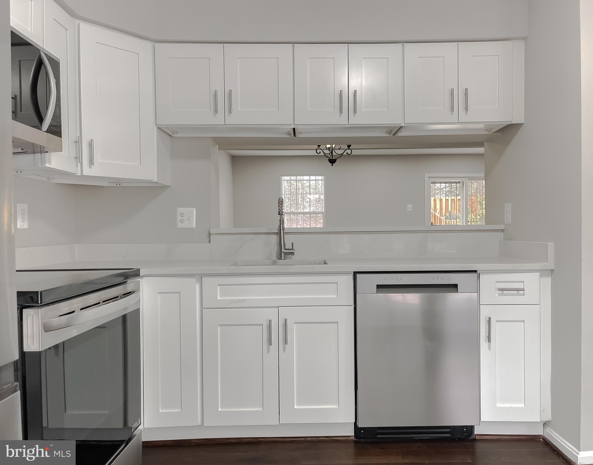 SOUTH HAMPTON - Residential