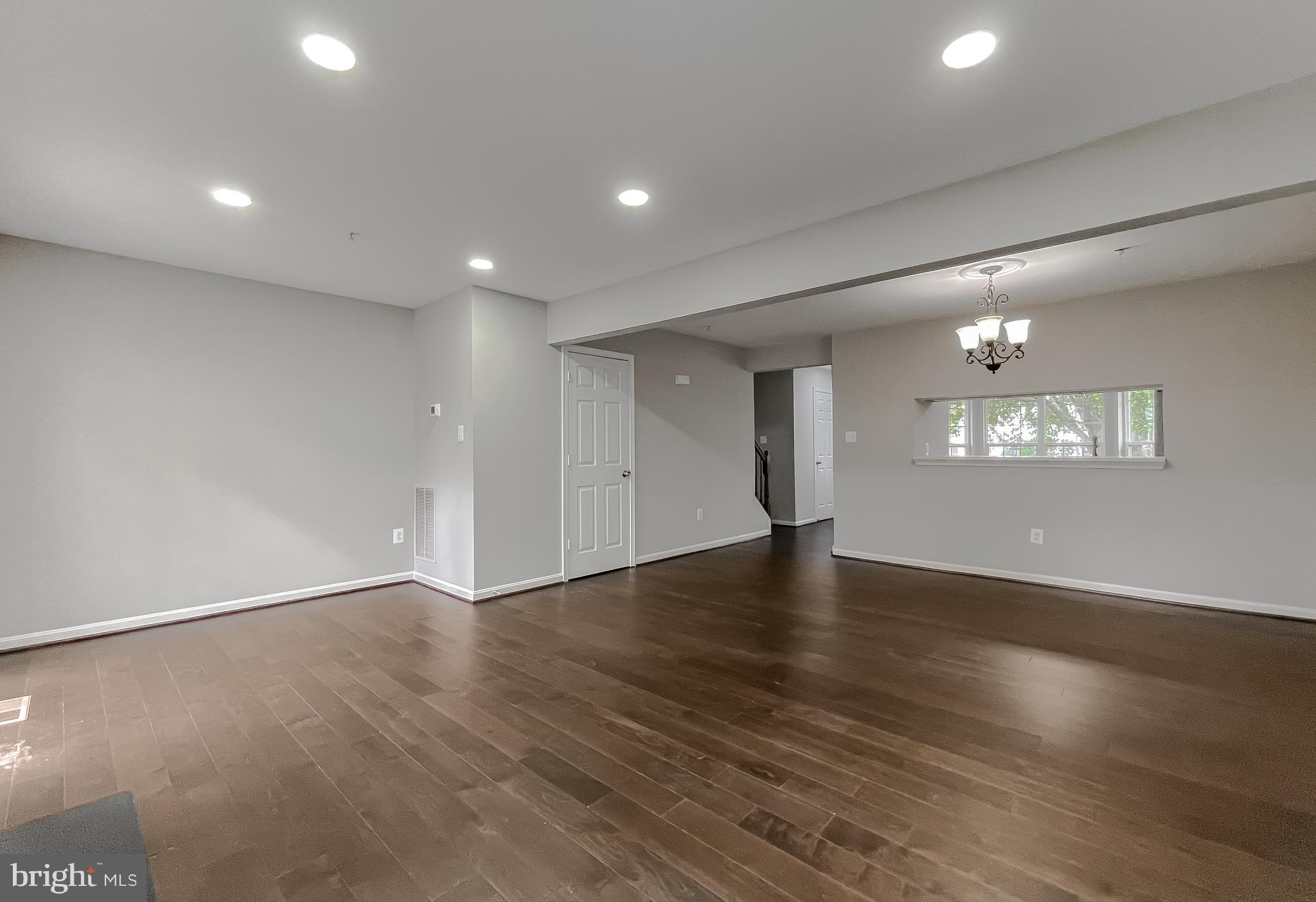 SOUTH HAMPTON - Residential